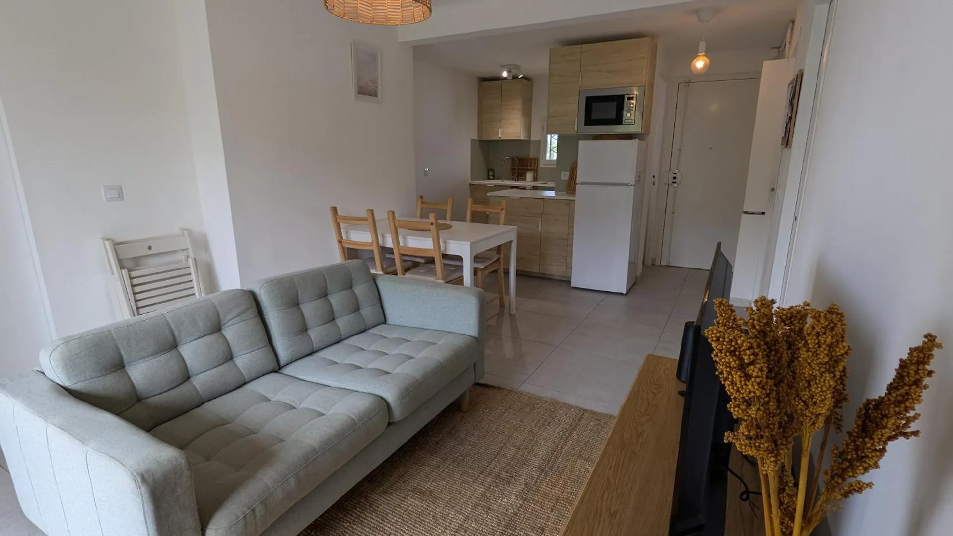 Appartement T4 Proche Plage Et Vieille Ville Antibes 0*,  France